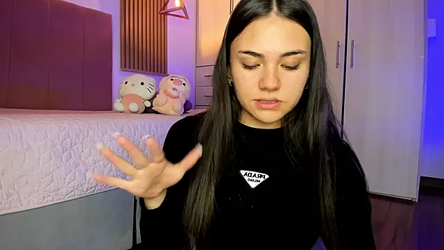 mia nevaeh online show from November 2025 08:41:02 PM