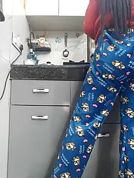 Manpreet kaur21 online show from December 2024 01:41:01 PM