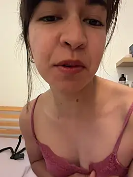 BitchyBratxxx online show from May 2026 01:17:01 PM