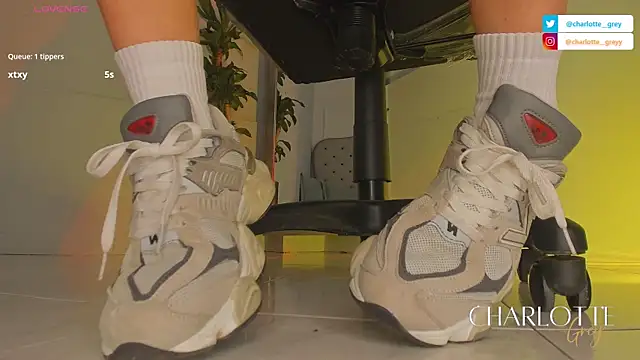 charlotte  grey online show from November 2025 06:07:02 PM