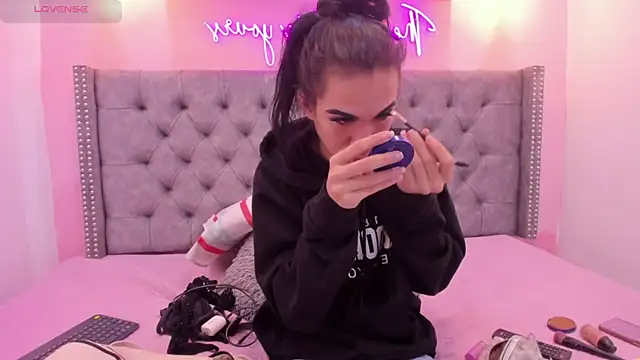 Mia thompson 19 online show from November 2025 04:42:01 PM