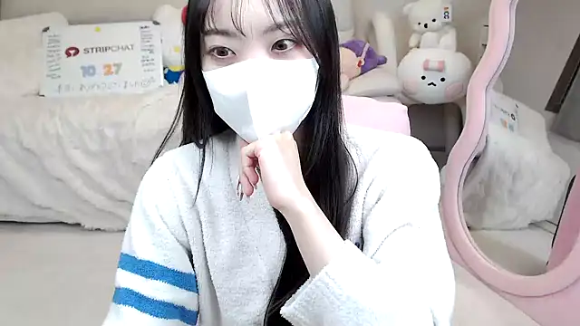 momo room online show from October 2025 12:09:02 PM