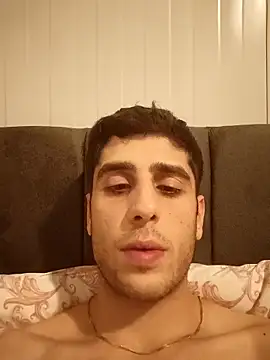 arenn1997 online show from February 2026 12:15:01 AM