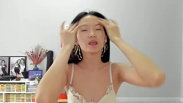 Snapshot of ailey_chao chatting on April 2026 02:14:02 AM ailey chao online show from April 2026 02:14:02 AM