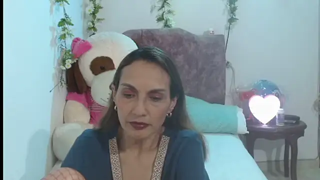 italagomez  online show from October 2025 11:16:01 PM