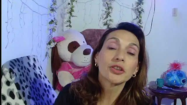 italagomez  online show from January 2026 10:12:02 PM