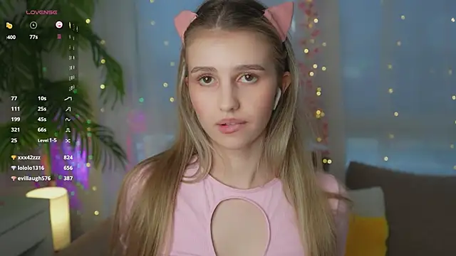 Fluffy-Angel online show from December 2024 11:54:02 AM