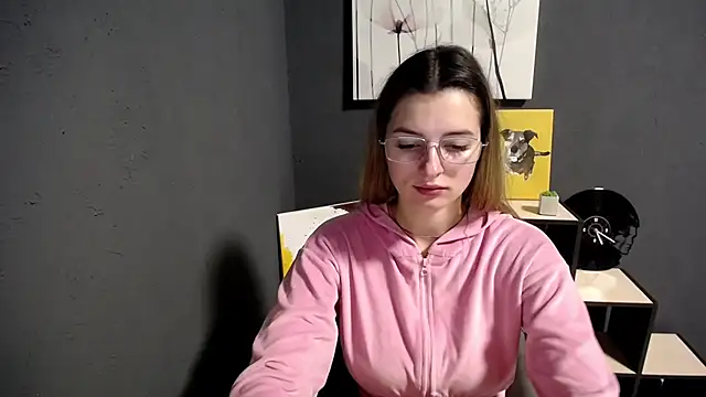 lady olivia  online show from November 2025 03:00:01 PM