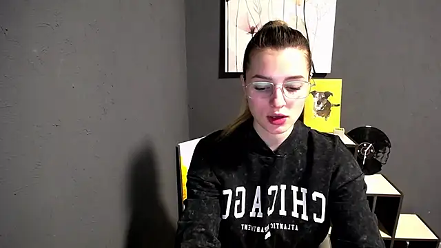 lady olivia  online show from February 2026 01:22:01 PM