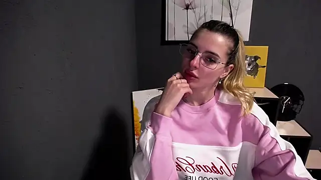 lady olivia  online show from April 2026 05:52:02 PM