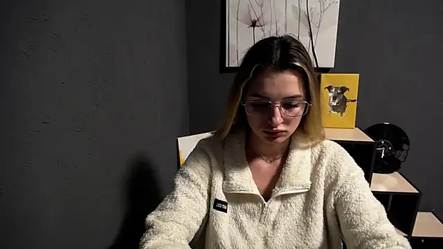 lady olivia  online show from April 2026 05:25:01 PM