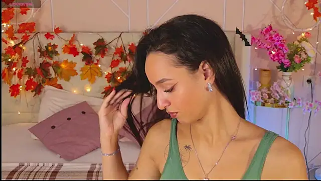 Lolly Neal online show from November 2025 04:55:01 AM