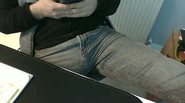 Snapshot of Koraymoray15 chatting on February 2025 02:43:01 PM Koraymoray15 online show from February 2025 02:43:01 PM