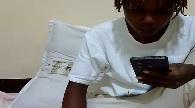 Snapshot of Sexy_kienyeji chatting on February 2025 05:46:01 PM Sexy kienyeji online show from February 2025 05:46:01 PM