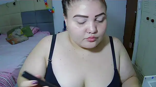 Snapshot of Jones_alexia chatting on April 2026 05:12:02 AM Jones alexia online show from April 2026 05:12:02 AM