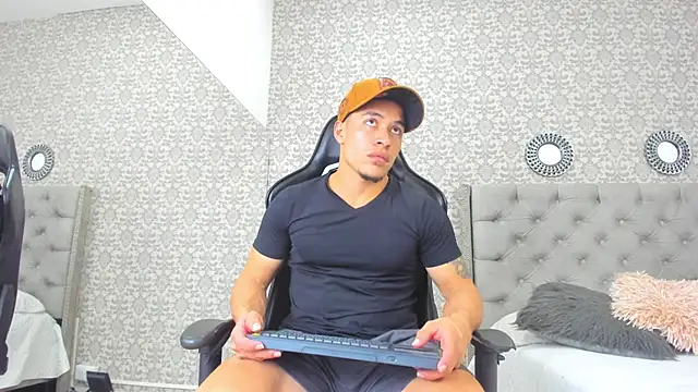 Bryson Collins  online show from January 2025 11:10:02 PM