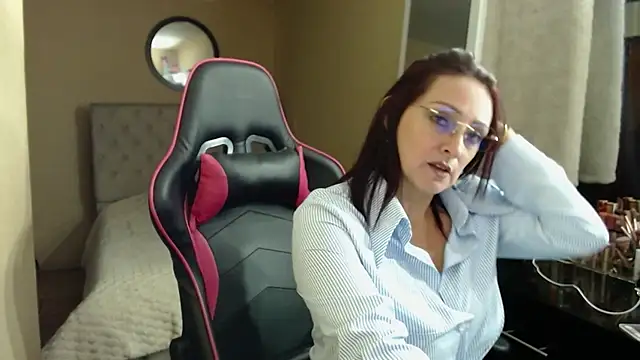 Carol Scottt online show from April 2026 08:04:01 PM