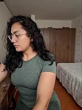 Thaliacooper  online show from October 2025 05:36:02 PM