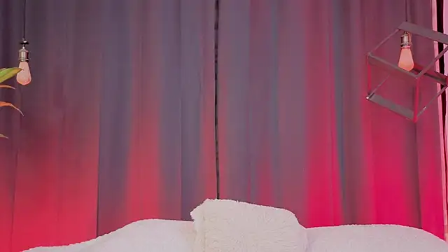 Megan Do Santos online show from October 2025 08:19:01 PM