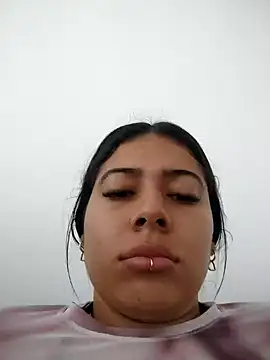 Snapshot of caro_sweett chatting on December 2024 01:00:02 PM caro sweett online show from December 2024 01:00:02 PM