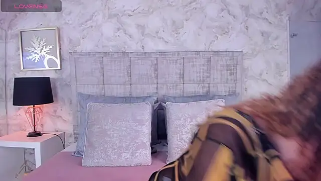 Luna18Pink online show from April 2026 12:42:01 PM