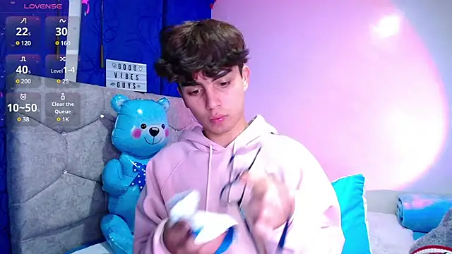 OwenBluee online show from December 2024 03:27:02 AM