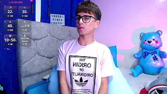 OwenBluee online show from January 2025 12:01:01 AM