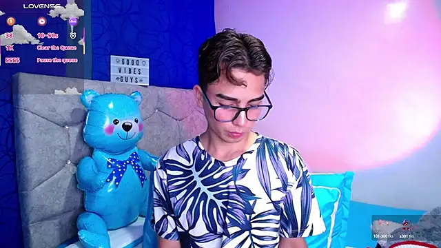 OwenBluee online show from February 2025 07:09:02 AM