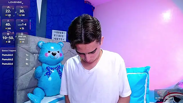 OwenBluee online show from March 2025 10:35:02 AM