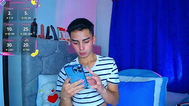 OwenBluee online show from October 2025 06:14:02 AM