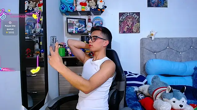 OwenBluee online show from February 2026 06:35:01 AM