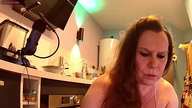 Endrocleia online show from September 2025 10:32:02 PM