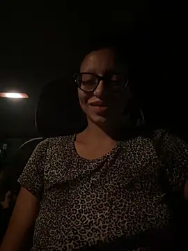 myloveforyouu online show from October 2025 02:44:01 AM