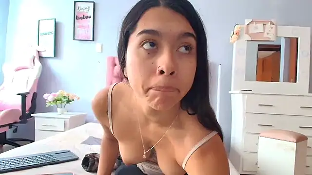 Snapshot of SweetLatiin_ chatting on January 2025 06:01:02 PM SweetLatiin online show from January 2025 06:01:02 PM