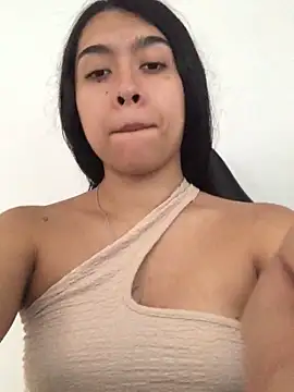 Snapshot of SweetLatiin_ chatting on October 2025 06:50:01 PM SweetLatiin online show from October 2025 06:50:01 PM