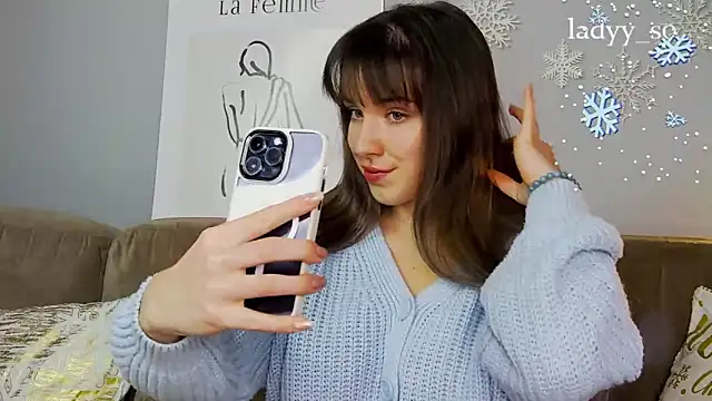 Sofia Hugs online show from January 2025 11:11:02 AM