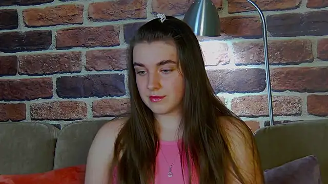 Snapshot of Sofia_Hugs chatting on April 2026 05:54:01 PM Sofia Hugs online show from April 2026 05:54:01 PM