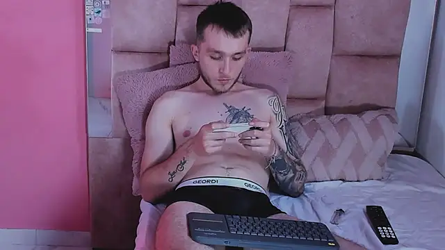 Dylanwhite23  online show from April 2026 09:50:02 PM