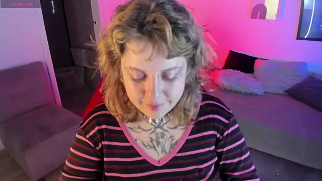 Snapshot of Sabrina_scarlett chatting on October 2025 04:59:02 AM Sabrina scarlett online show from October 2025 04:59:02 AM