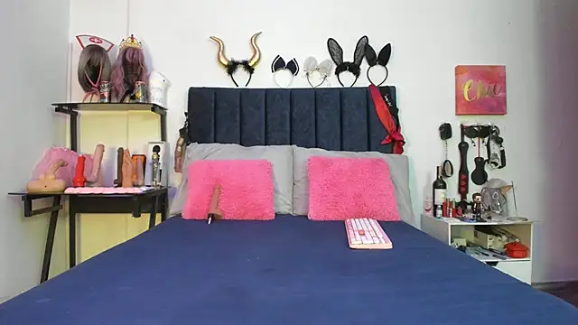 emmily giraldo online show from November 2025 01:18:02 PM