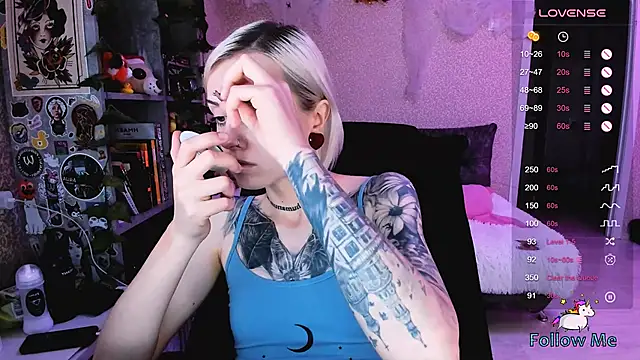 NaniMoore online show from October 2025 09:43:02 AM