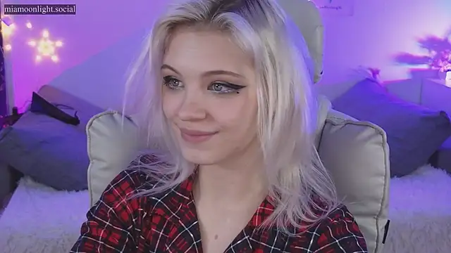 Moonlight Mia online show from December 2024 07:31:02 PM