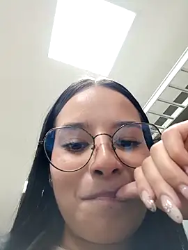 Snapshot of _vaness chatting on March 2026 11:43:01 PM vaness online show from March 2026 11:43:01 PM