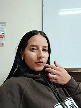 Snapshot of _vaness chatting on May 2026 01:36:01 AM vaness online show from May 2026 01:36:01 AM