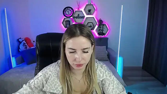 SabrinViolet online show from September 2025 08:03:01 AM