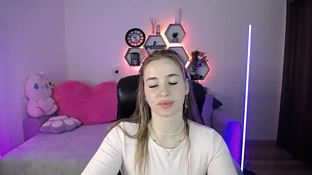 SabrinViolet online show from April 2026 08:06:01 AM