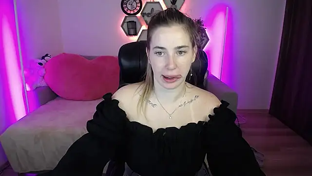 Snapshot of SabrinViolet chatting on July 2026 08:12:01 AM SabrinViolet online show from July 2026 08:12:01 AM