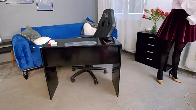 AnneHove online show from November 2025 06:08:01 AM