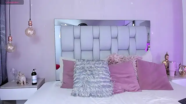 SusanBenett online show from October 2025 09:58:02 PM