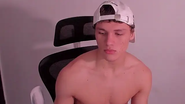 laurent nova online show from April 2026 07:29:01 PM